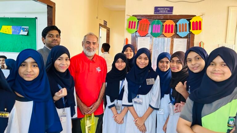 Former Indian Cricketer Ghulam Parkar Visits School in Taloja Navi Mumbai, Interacts with Students